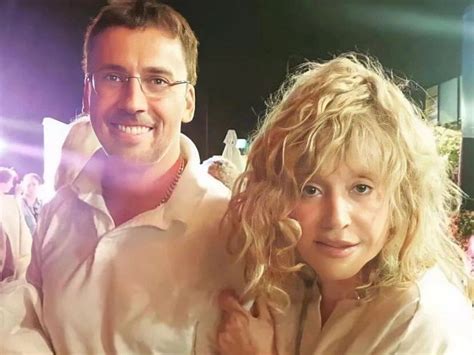"Міг би собі уявити тоді, що це доля?", "Алла за кам'яною стіною ...