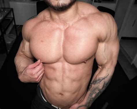 Hands off 😆 : r/GayMuscleWorship