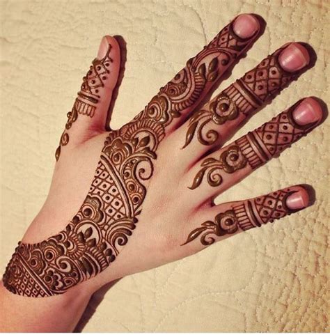 Striking Circle Bridal Mehndi Design - Mehndi Designs - MomCanvas