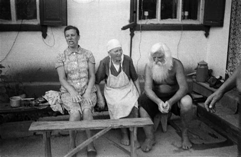 Иванов Порфирий Корнеевич: Помогай людям чем можешь.