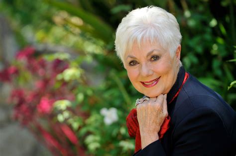 Shirley Jones following in George H.W. Bush's footsteps with skydive