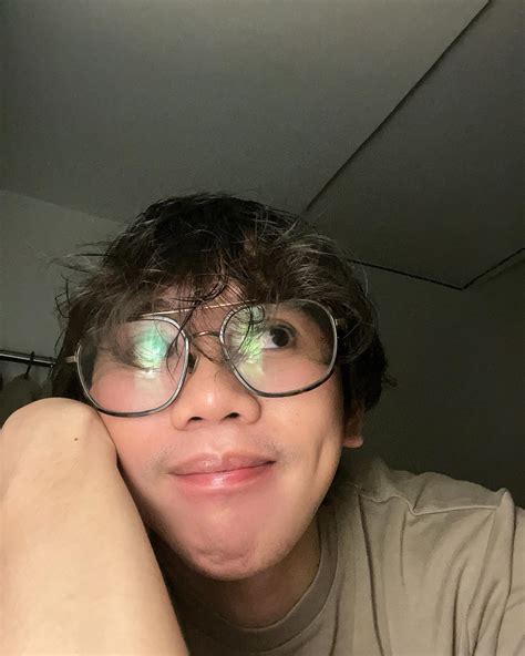 Dee | vlog era char: the other side of dee :) | Instagram