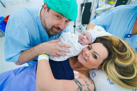 Nasceu! Mulher Pera dá à luz primeiro filho: 