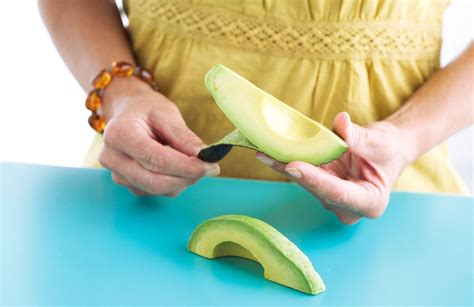 How to Cut an Avocado Correctly in 3 Easy Steps