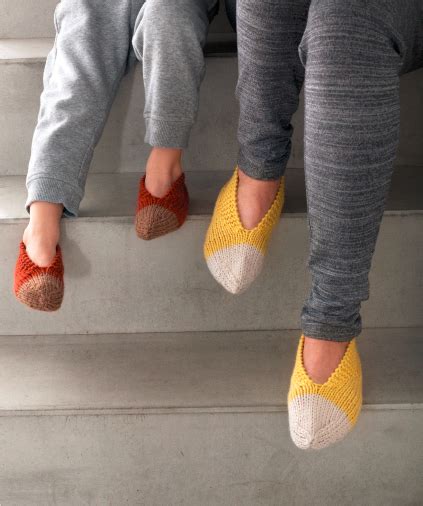 Hand Knitted slippers - Easy knitted slipper patterns for beginners ...