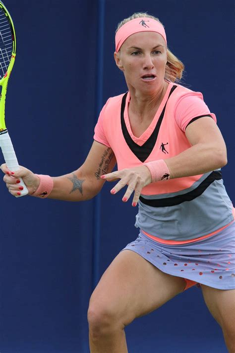 Download Svetlana Kuznetsova Pink Headband Wallpaper | Wallpapers.com