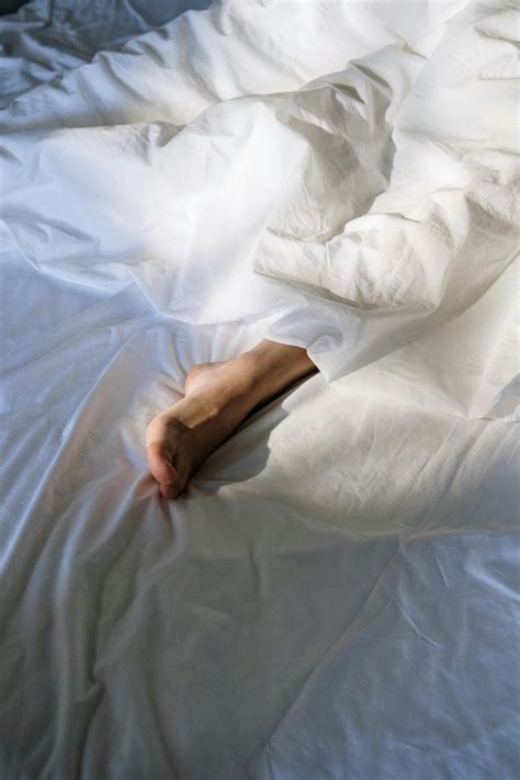 Naked Women Sleeping Photos, Download The BEST Free Naked Women