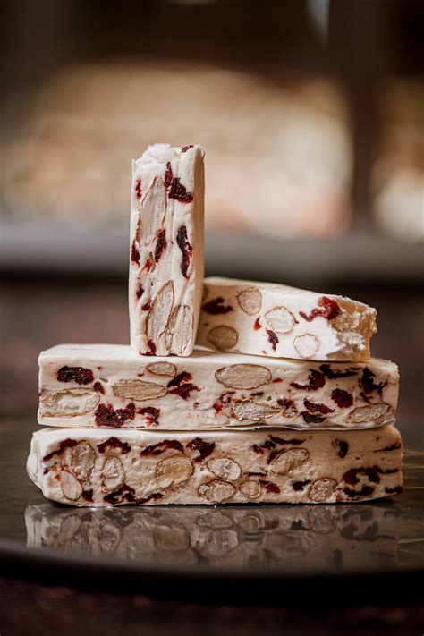 how to pronounce nougat