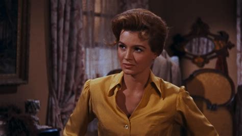 Angie Dickinson as 'Feathers' in Rio Bravo, 1959 : r/ClassicScreenBeauties