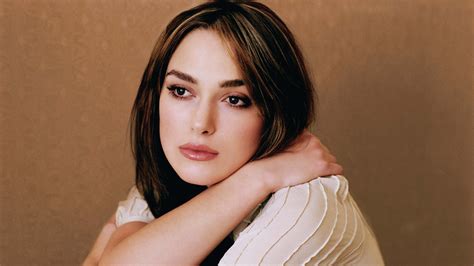 Keira Knightley With Black And Brown Hair In Brown Background 4K HD