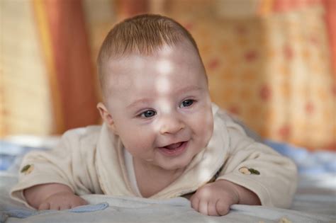 Выкладывание на живот — почему это так важно для грудничка | PARENTS