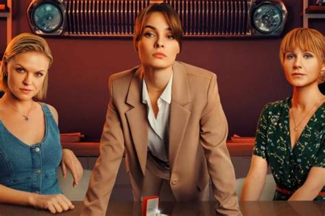 Татьяна Буланова представила песню «Лего» из саундтрека к сериалу «Сестры»