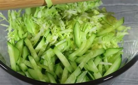 Салат из свежей капусты с огурцом рецепт с фото пошагово