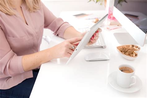 How to Build a High Converting Email Sequence - rosellemediaco.com