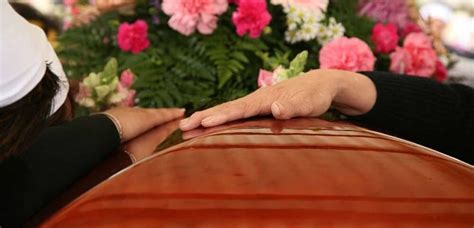O Que Significa Póstuma - Homenagem Póstuma: O que é e como fazer. Veja aqui!