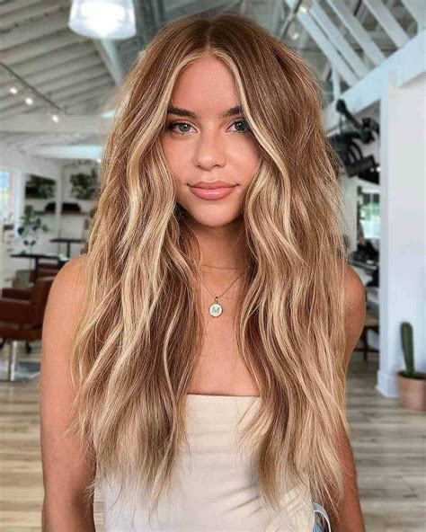 Stylists are recommending caramel honey light brown hair for fall 10