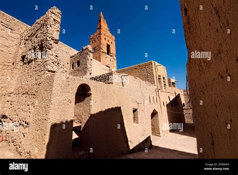 Ruined old walled village of Harat al Bilad, Manah, Oman Stock Photo ...
