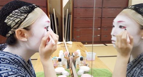 5 Makeup Essentials to Transform into a Geisha | Tokyo Weekender