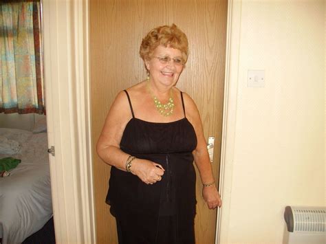Horny Granny Sex in Leeds, with bemyprince, 72. Sex with a Horny Leeds ...
