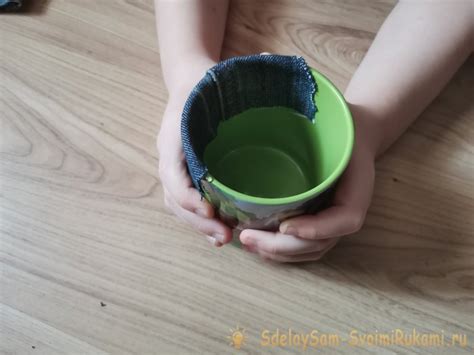 Как сделать из кружки со сломанной ручкой карандашницу