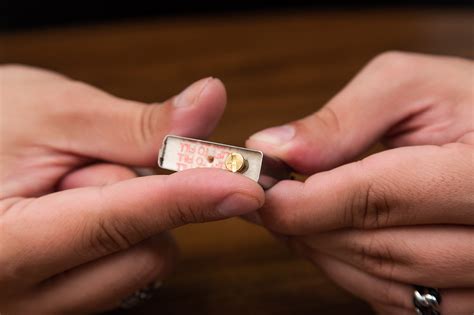 how to change zippo flint