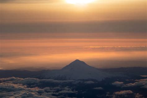 90+ Mt Hood Silhouette Stock Photos, Pictures & Royalty-Free Images ...