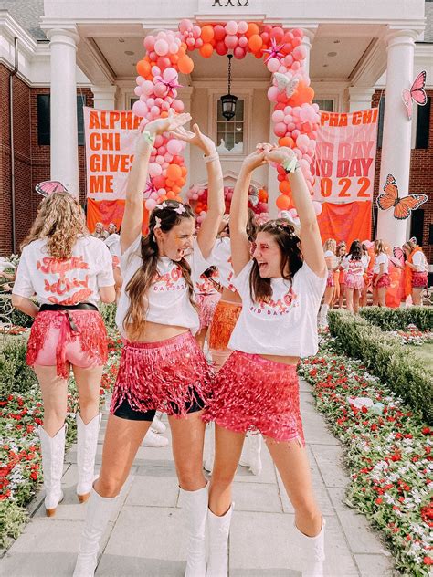 bid day ! | Sorority poses, Sorority photoshoot, Sorority pictures