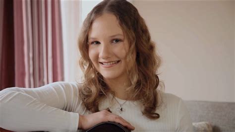 Flowers - Acoustic Cover by Yulia (Miley Cyrus) - YouTube