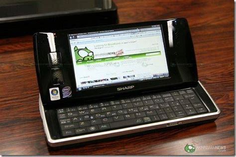 Willcom D4 UMPC preview from Akihabara.