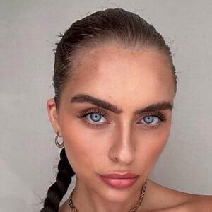 Lauren Hamden - Age, Family, Bio | Famous Birthdays