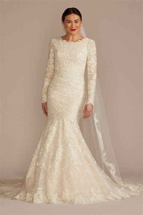 Winter Wedding Dresses That Will Keep You Warm | Junebug Weddings