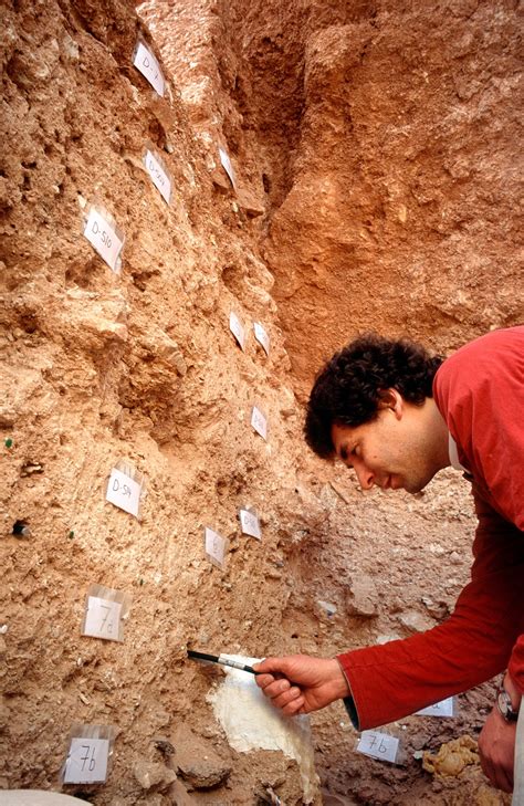 How archaeologists determine the date of ancient sites and artifacts