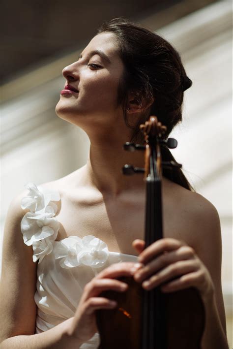 María Dueñas - World's Leading Classical Music Platform