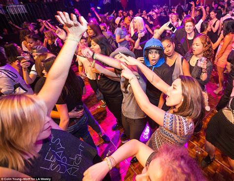 Club Skirts Dinah Shore Weekend sees 20k lesbians party in Palm Springs ...