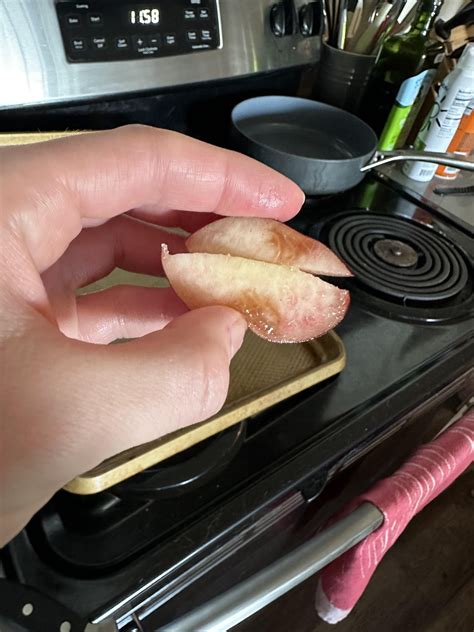 Peaches with bruises like this safe to eat? : r/foodsafety