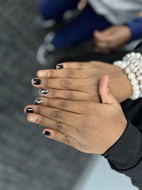 Queen's Club — Our Community Reads