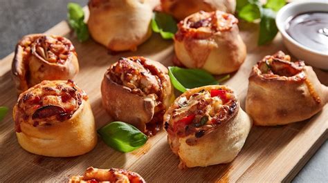 Pizza Rolls 3 Ways - MYPROTEIN™