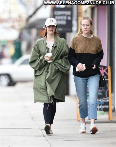 Lana Del Rey Los Angeles Celebrity Angel Shopping Paparazzi Posing ...
