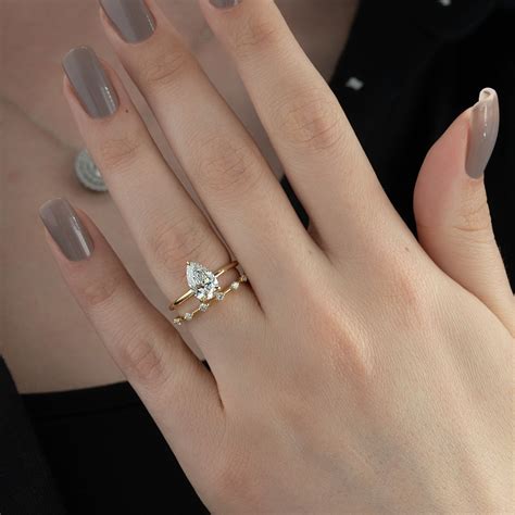 wedding rings for pear shaped diamond 7