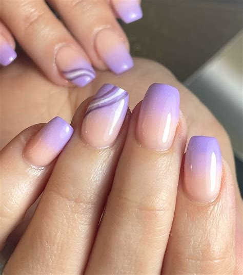 Fashion blogs explain how the nails ombre sparkle look works 15