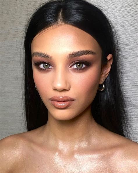 The Best Makeup Looks To Make Hazel Eyes Pop | StylesRant | Maquillaje ...