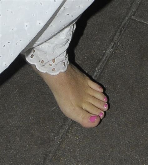 Lily Allen Feet | pict pict pict
