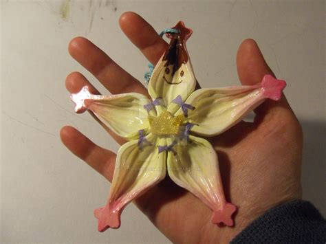 Kairi's Wayfinder by TheGrillosLab on DeviantArt