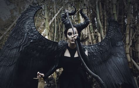 Magick101: Lilith - The Queen Of Darkness (R) - Laughing Socrates