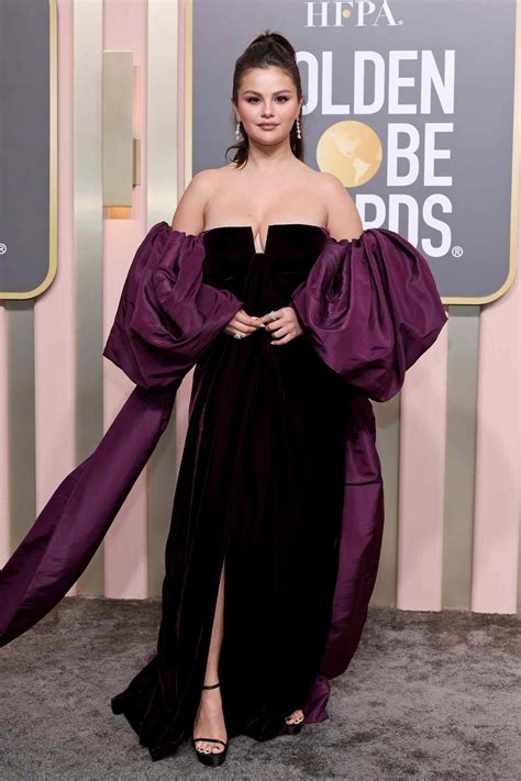 Selena Gomez in love or in a relationship 1