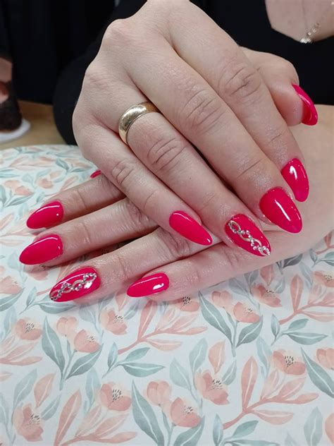 Manicure hybrydowy - piękne paznokcie - Telewizyjna
