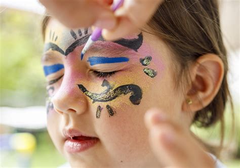 Pintura De Rosto Carnaval - Carnaval: 7 tutoriais de pintura facial que valem como uma fantasia ...