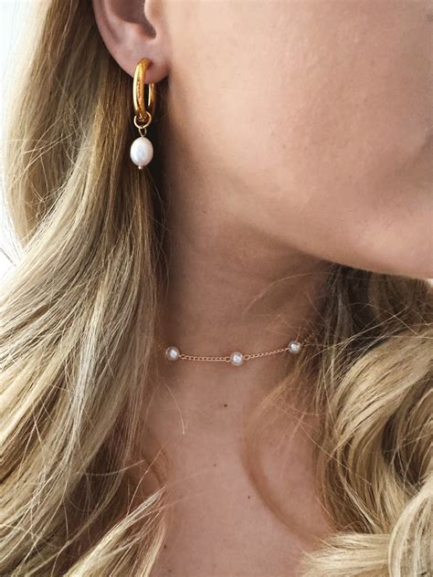 Висящи обици с перличка 18К позлата - Theia - Jewelry & More