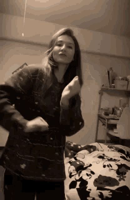 Dance Girl GIF - Dance Girl Pretty - Discover & Share GIFs