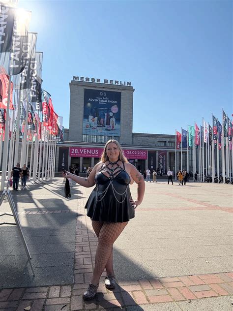 Bella Binks - Venus outfit day three ⛓️🖤... | Facebook